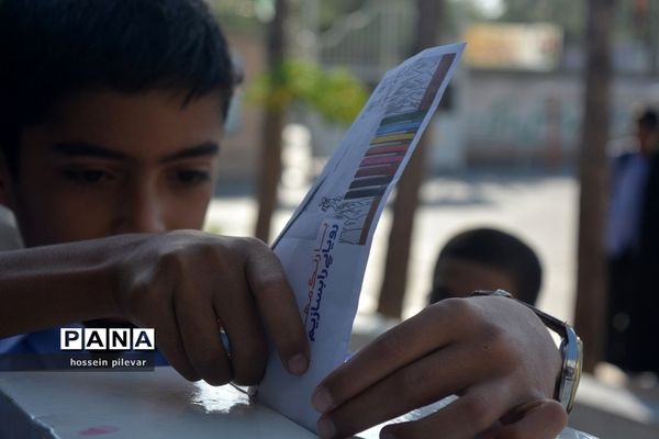 مراسم جشن عاطفه‌ها در دبیرستان شهید نواب صفوی