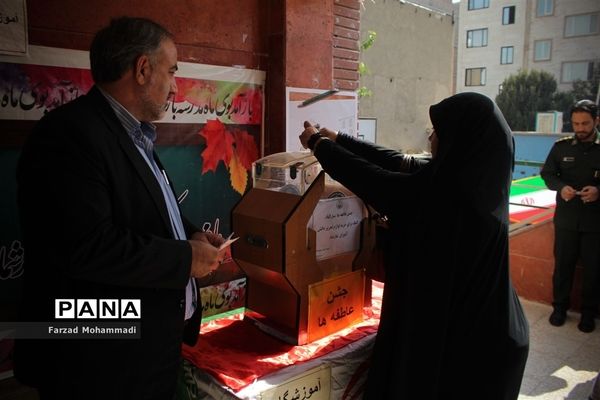 نواختن زنگ جشن عاطفه‌ها در چهاردانگه