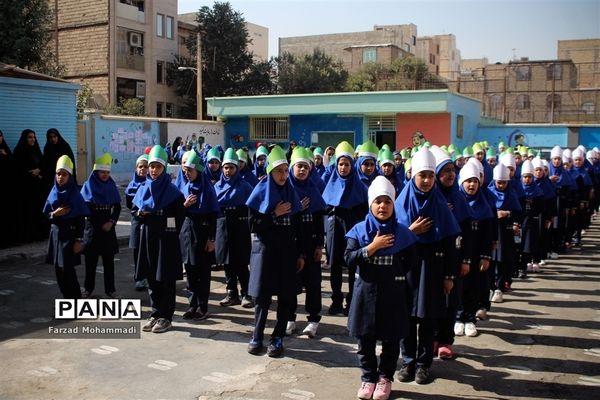 نواختن زنگ جشن عاطفه‌ها در چهاردانگه