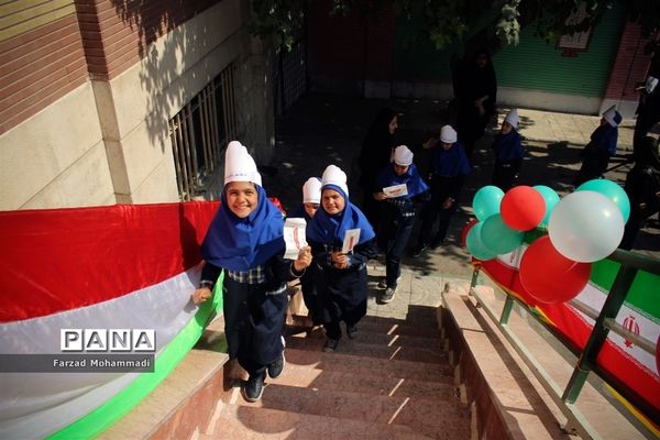 نواختن زنگ جشن عاطفه‌ها در چهاردانگه