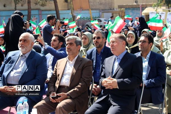 مراسم متمرکز استانی پویش عاطفه‌ها در مدرسه دخترانه اکبریه حصارک کرج