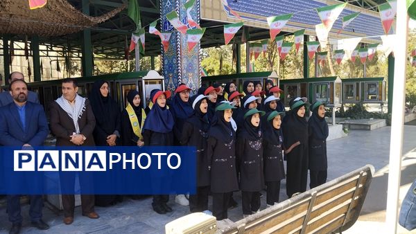 مراسم غبارروبی و عطرافشانی مزار شهدای 400 دستگاه ناحیه 3 کرج در هفته دفاع مقدس