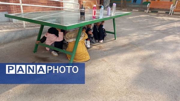 بیست و هفتمین مانور زلزله و ایمنی با شعار "مدرسه ایمن جامعه تاب آور " در دبستان پیام۲ ناحیه یک 