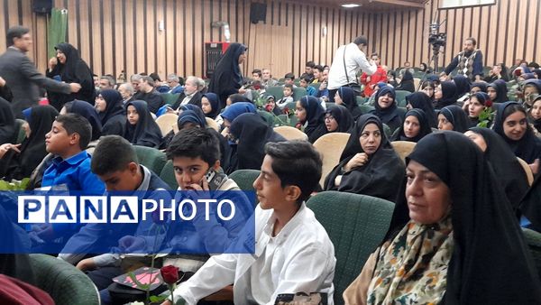 مراسم تجلیل از دانش‌آموزان ممتاز مدارس شاهد استان البرز