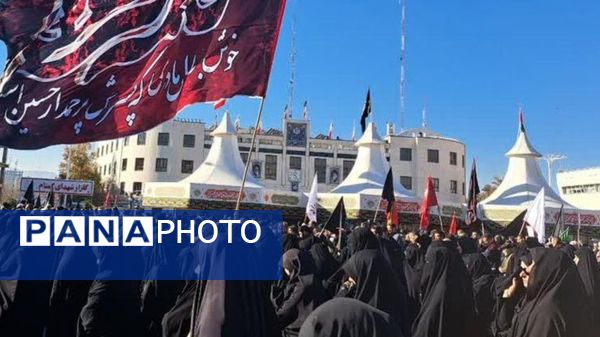 بدرقه پیکر مطهر ۱۳ شهید گمنام در اجتماع عظیم فاطمیون مشهد