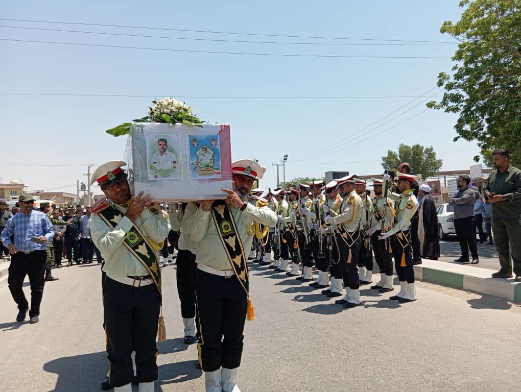تشییع پیکر شهید استوار یکم محمد تنگستانی در بندرلنگه 