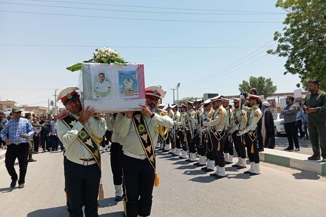 تشییع پیکر شهید استوار یکم محمد تنگستانی در بندرلنگه 