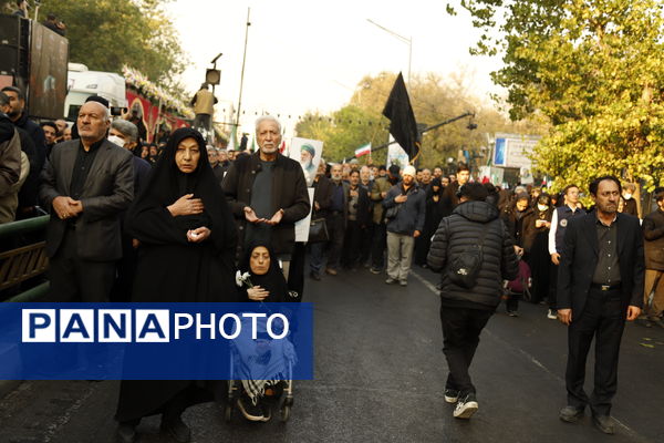 وداع باشکوه مردم با شهدای گمنام در قلب پایتخت