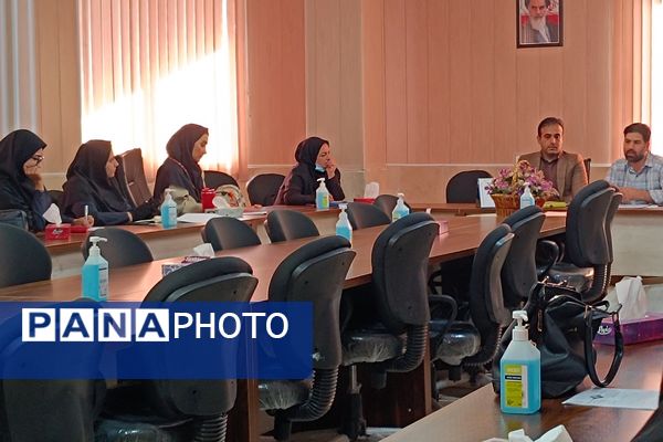 تدوین تقویم اجرایی فعالیت های مشاوره ای در رودهن
