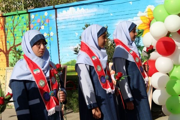 مراسم نمادین آیین بازگشایی مدارس در دبیرستان شاهد خیر سجادیه 