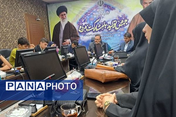 نشست صمیمی فرماندار شهرستان رباط کریم با دانش‌آموزان نخبه فرهنگی و خبرنگاران پانا