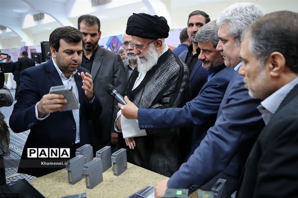 بازدید رهبر انقلاب اسلامی از نمایشگاه شرکت‌های دانش‌بنیان و فناوری‌های برتر