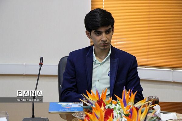 نشست مدیرکل آموزش و پرورش استان با نمایندگان مجلس دانش‌آموزی