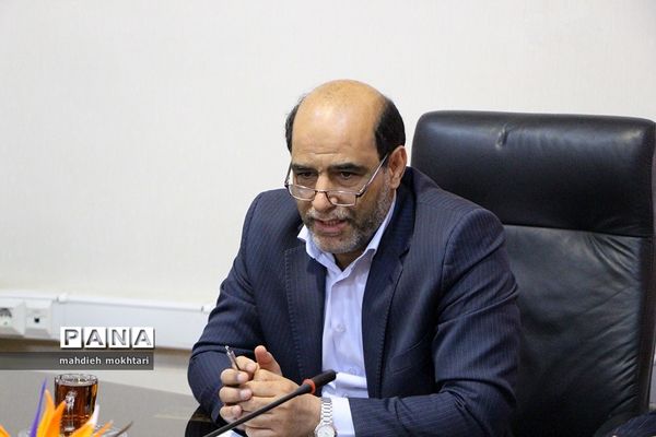 نشست مدیرکل آموزش و پرورش استان با نمایندگان مجلس دانش‌آموزی