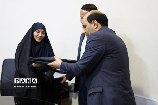 نشست مدیرکل آموزش و پرورش استان با نمایندگان مجلس دانش‌آموزی