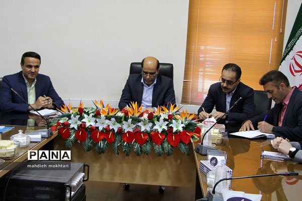 نشست مدیرکل آموزش و پرورش استان با نمایندگان مجلس دانش‌آموزی