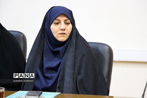 نشست مدیرکل آموزش و پرورش استان با نمایندگان مجلس دانش‌آموزی