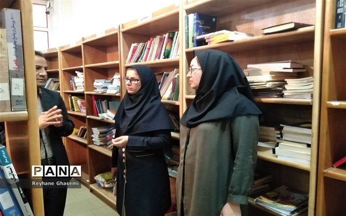 بازدید عضو هیات رئیسه شورای شهر شیراز از کتابخانه دانش‌آموز