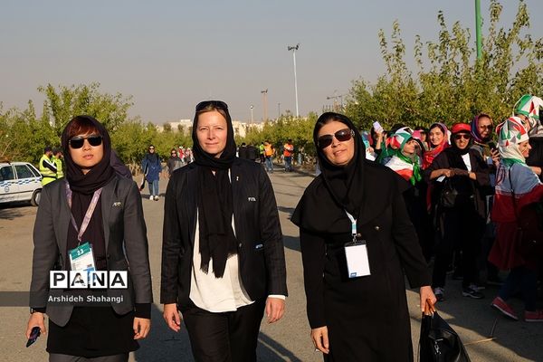 در حاشیه دیدار تیم های ملی ایران و کامبوج -حضور زنان در ورزشگاه آزادی