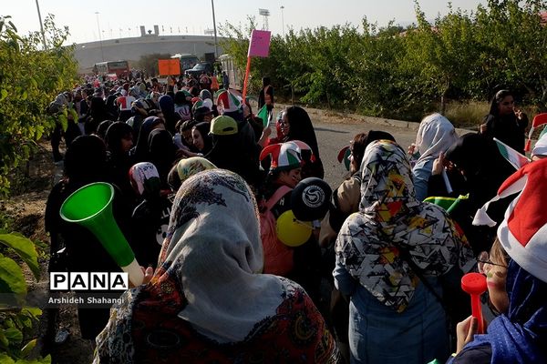 در حاشیه دیدار تیم های ملی ایران و کامبوج -حضور زنان در ورزشگاه آزادی
