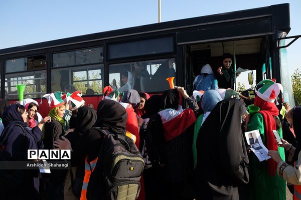 در حاشیه دیدار تیم های ملی ایران و کامبوج -حضور زنان در ورزشگاه آزادی