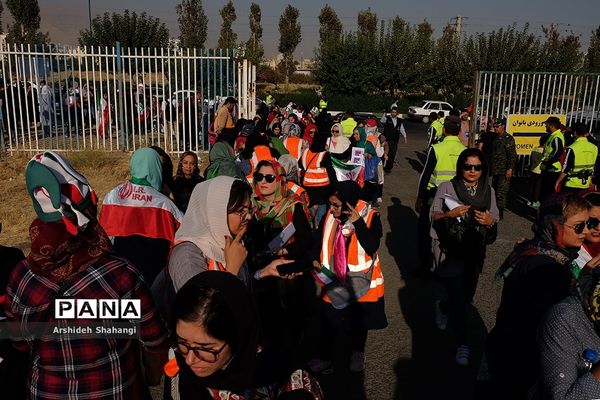 در حاشیه دیدار تیم های ملی ایران و کامبوج -حضور زنان در ورزشگاه آزادی