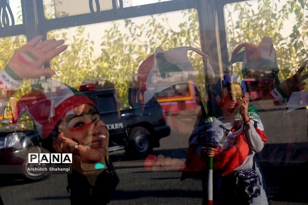 در حاشیه دیدار تیم های ملی ایران و کامبوج -حضور زنان در ورزشگاه آزادی