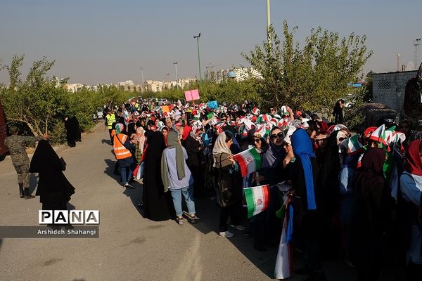 در حاشیه دیدار تیم های ملی ایران و کامبوج -حضور زنان در ورزشگاه آزادی