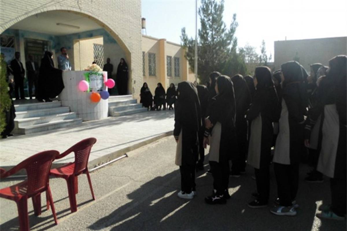 برگزاری همایش ورزش صبحگاهی  دردبیرستان دخترانه شهیده روحی ابرکوه