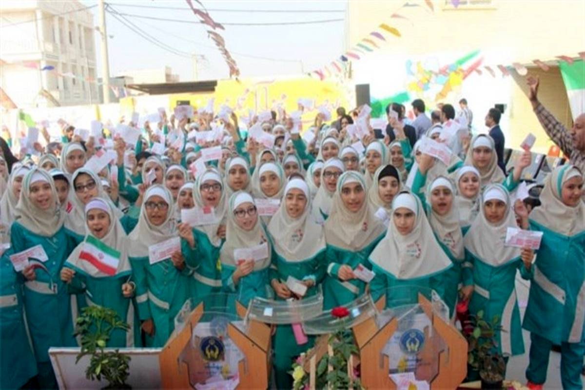 جشن عاطفه ها در مدارس شهرستان دشتستان برگزار شد