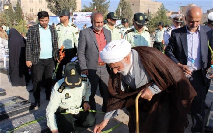 عطر افشانی مزار شهدای اسلامشهر به مناسبت گرامیداشت هفته نیروی انتظامی