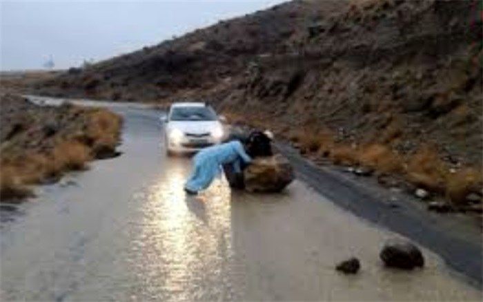 مسدود شدن مسیر فنوج به اسپکه در اثر طغیان رودخانه در سیستان و بلوچستان