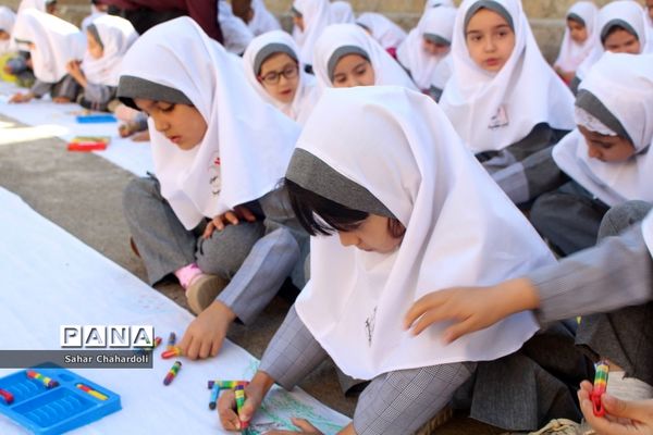 حضور کاروان شادی کانون پرورش فکری کودکان و نوجوانان استان همدان در مدرسه شاهد اخوان