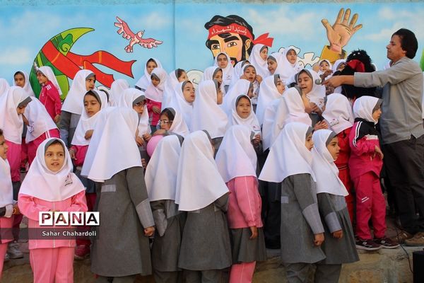 حضور کاروان شادی کانون پرورش فکری کودکان و نوجوانان استان همدان در مدرسه شاهد اخوان