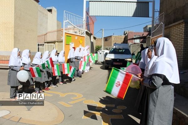 حضور کاروان شادی کانون پرورش فکری کودکان و نوجوانان استان همدان در مدرسه شاهد اخوان