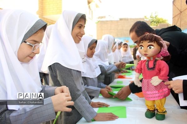 حضور کاروان شادی کانون پرورش فکری کودکان و نوجوانان استان همدان در مدرسه شاهد اخوان