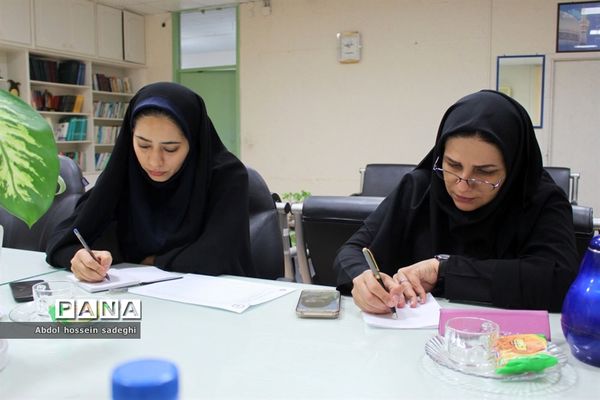 جلسه کار گروه آماده‌سازی مدارس در برابر زلزله  استان بوشهر