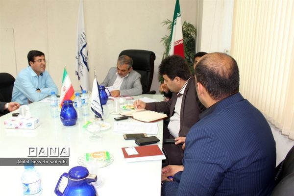جلسه کار گروه آماده‌سازی مدارس در برابر زلزله  استان بوشهر
