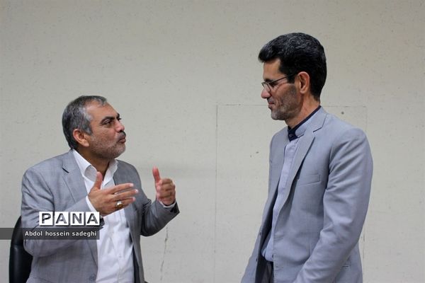 جلسه کار گروه آماده‌سازی مدارس در برابر زلزله  استان بوشهر