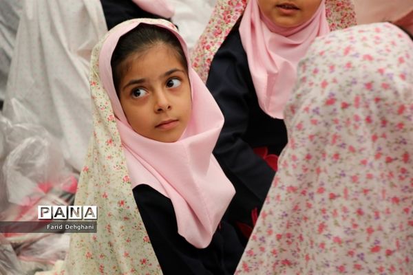 آیین نمادین آغاز آموزش قرآن کریم به دانش‌آموزان پایه اول ابتدایی در حرم مطهر رضوی