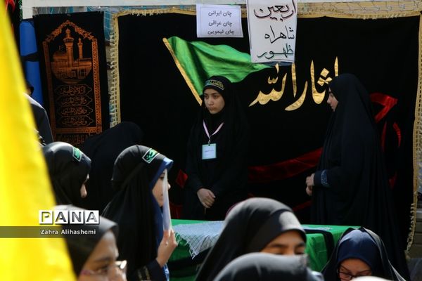 برنامه نمادین پیاده‌روی در اربعین دانش‌آموزان دبیرستان شاهد باهنر