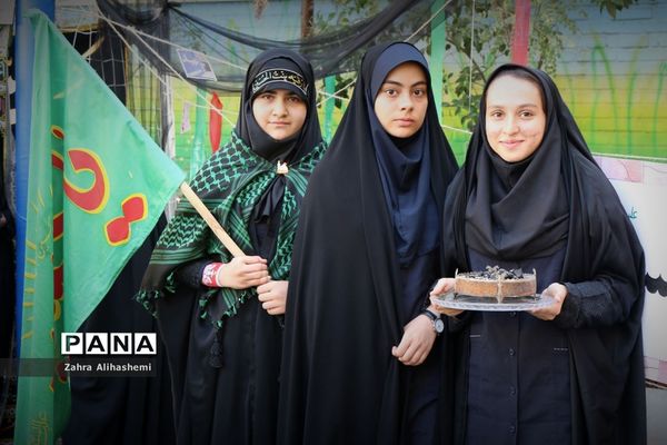 برنامه نمادین پیاده‌روی در اربعین دانش‌آموزان دبیرستان شاهد باهنر