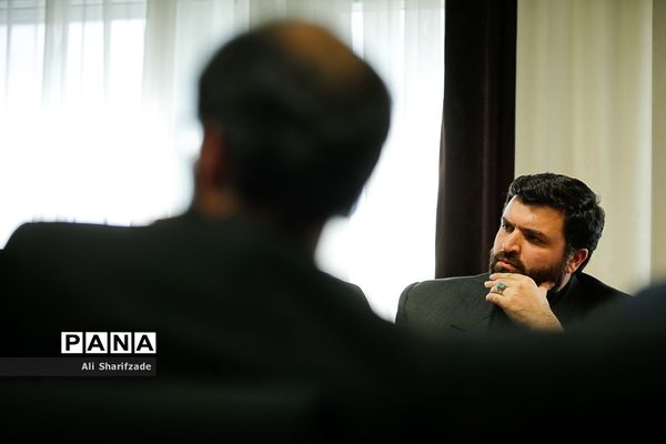 جلسه بزرگداشت روز 13 آبان