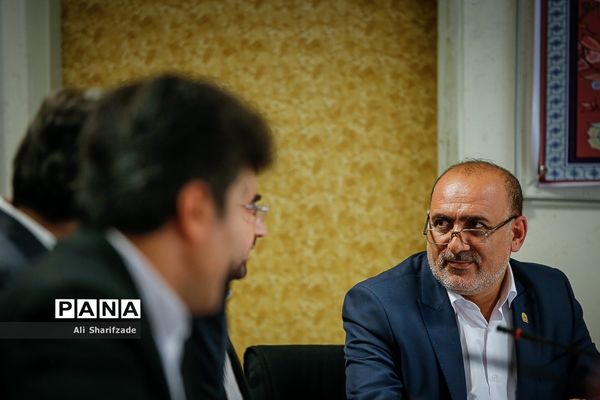 جلسه بزرگداشت روز 13 آبان