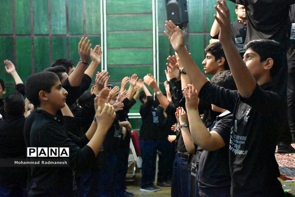 عزاداری  دانش‌آموزان دبیرستان فرزانگان یزد