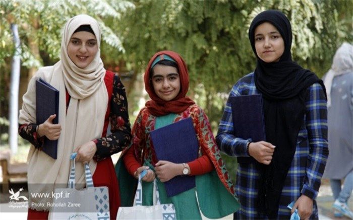 ۷ نوجوان قصه‌گو در جشنواره‌ی قصه‌گویی یزد، شایسته تقدیر شدند