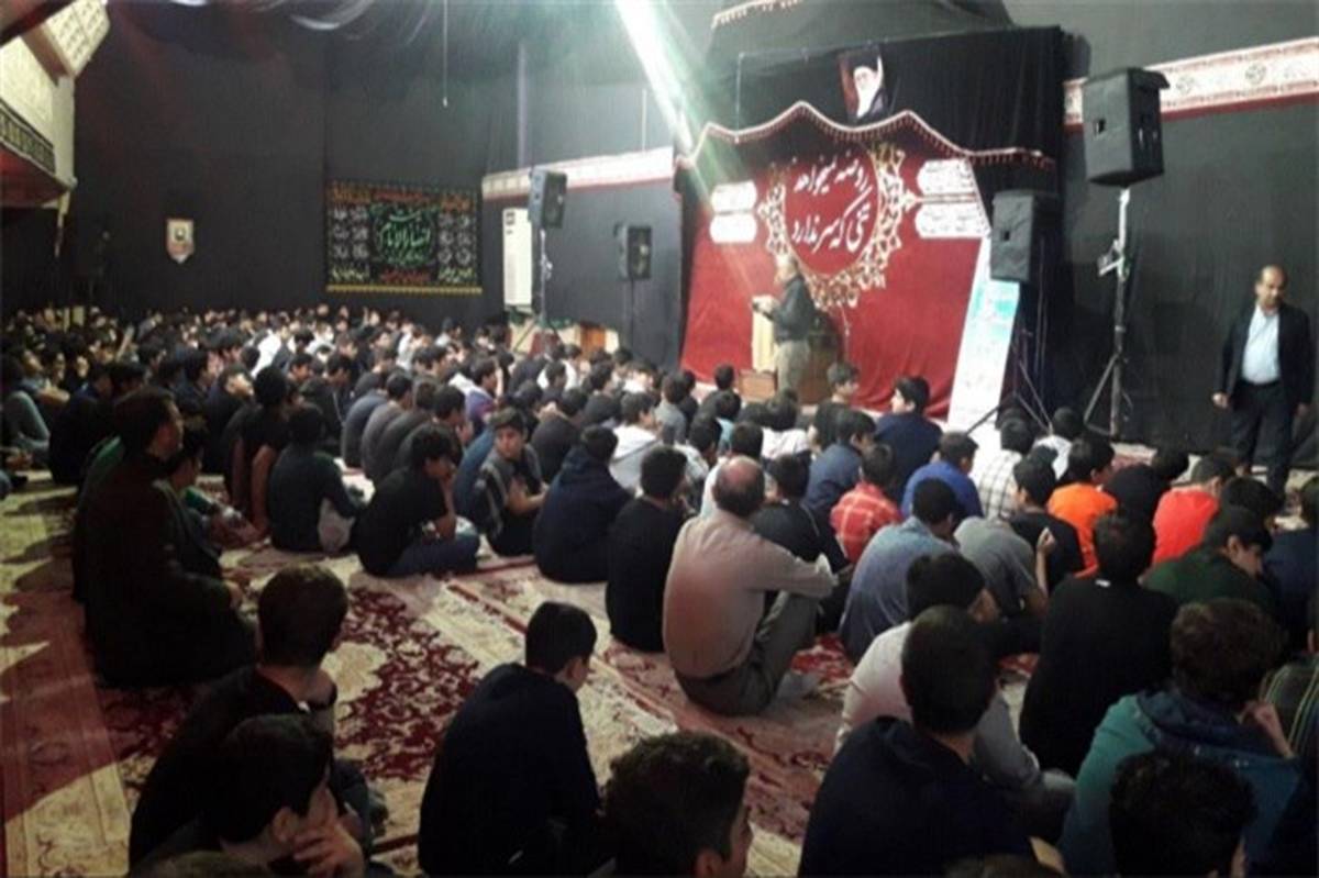جمعی از دانش آموزان البرزی در ناحیه 3 کرج در سوگ اربعین حسینی عزاداری نمودند