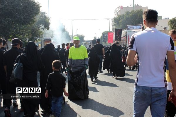 شورحضورعاشقان حسینی جامانده ازسفرکربلا درراهپیمایی اربعین شهرری