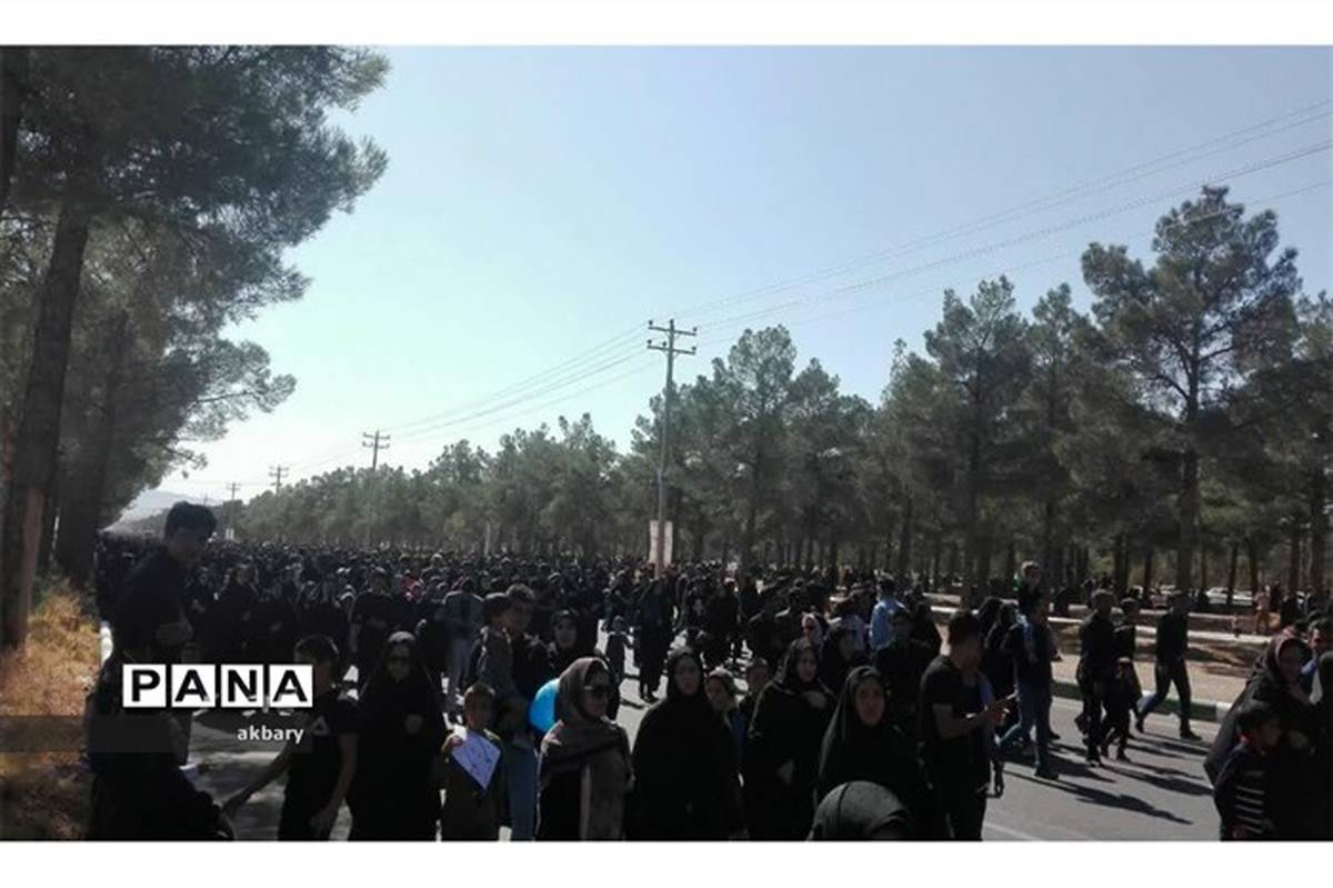 همایش بزرگ پیاده روی اربعین حسینی در کاشمر برگزار شد