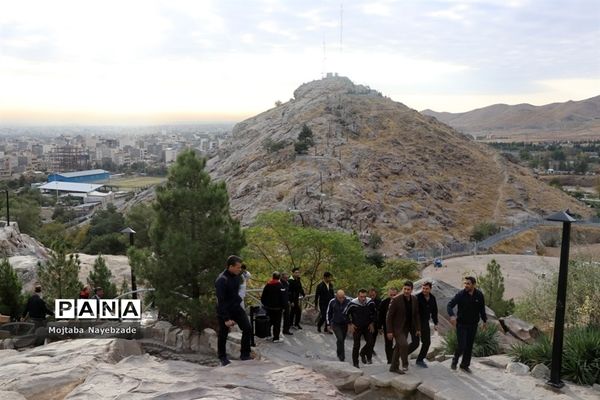 کوهپیمایی کارکنان آموزش و پرورش خراسان رضوی در هفته تربیت بدنی